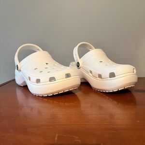 Platform Crocs womens 8